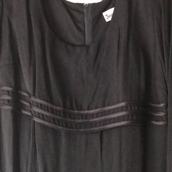 Dresses & Skirts - Pretty long black dress